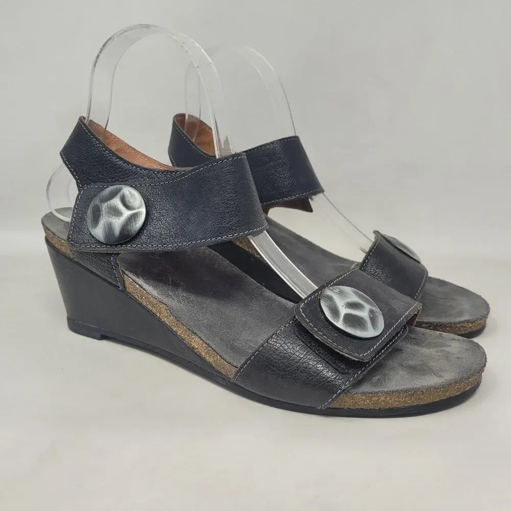 Taos Sandals 10.5 EU41 Black Leather Wedge Carousel Slingback Medallion 3209